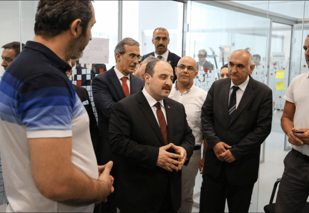 Sanayi Bakanı Mustafa Varank'tan KOBİ'lere kredi müjdesi